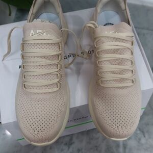 APL Women's Shoes Size 10 Cream